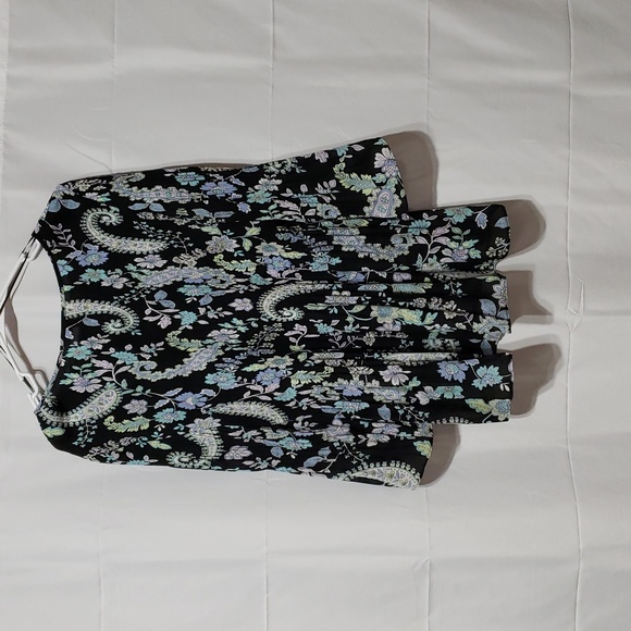 Floral & Ivy Brand Tunic Blouse With A Paisley Print & Bell Sleeves. Size: 1X - Picture 5 of 10
